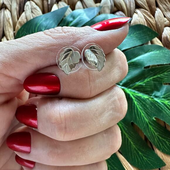 BOGO FREE SULVER LEAF STUD EARRINGS - Picture 5 of 7